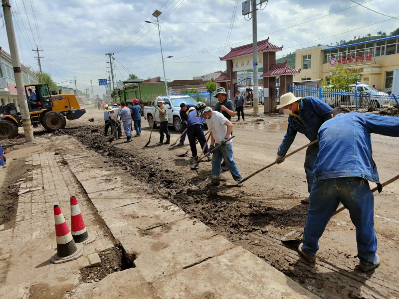 情系家鄉(xiāng)為人民 抗洪救災(zāi)勇?lián)?dāng)&mdash;&mdash;物產(chǎn)工投公司黨員干部、團員青年奔赴災(zāi)區(qū)第一線搶險救災(zāi)