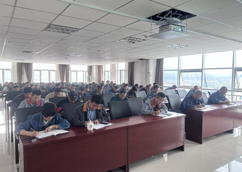 廉當(dāng)&ldquo;鐮&rdquo;可以除雜念   欲為&ldquo;獄&rdquo;勢必積災(zāi)難 &mdash;&mdash;集團(tuán)紀(jì)委書記為物產(chǎn)工投公司黨員干部、關(guān)鍵人員 授主題教育廉政專題黨課