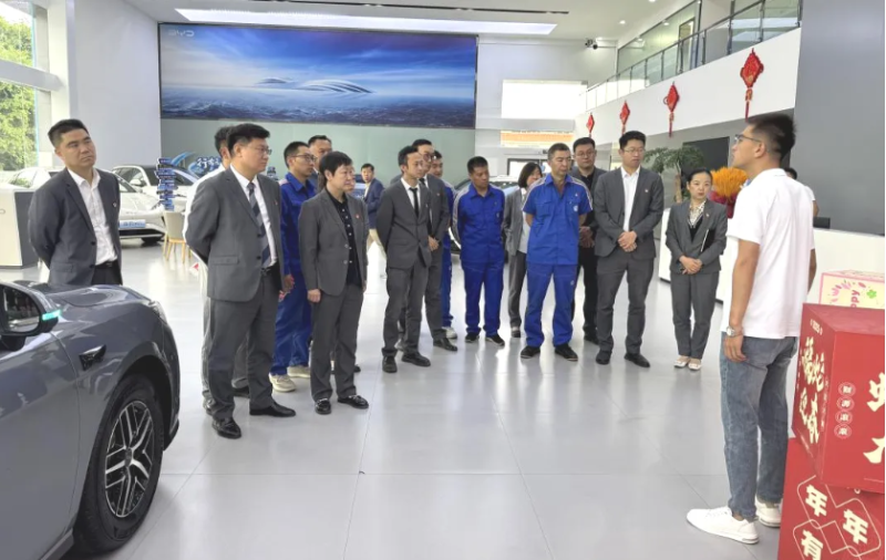 汽貿(mào)公司黨支部開展&ldquo;走出去、學(xué)進(jìn)來，改作風(fēng)、促發(fā)展&rdquo;貫徹中央八項規(guī)定精神學(xué)習(xí)教育走深走實主題黨日活動