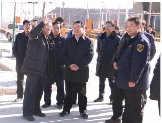 省委副書記、省長郝鵬視察青海曹家堡保稅物流中心