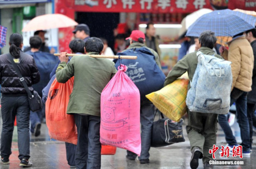 聚焦春節(jié)&ldquo;恐歸族&rdquo;：近鄉(xiāng)情怯，恐懼何來？(圖)